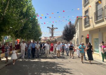 Numerosos fieles acompañan al Santísimo Cristo de las Batallas de Castellanos en su día de fiesta