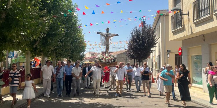 Numerosos fieles acompañan al Santísimo Cristo de las Batallas de Castellanos en su día de fiesta