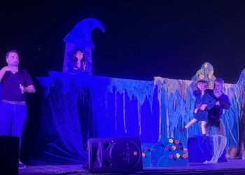 El Verano Cultural de Carbajosa llega al ecuador con una sesión de hipnosis y mentalismo y el teatro de títeres con intérprete de lengua de signos