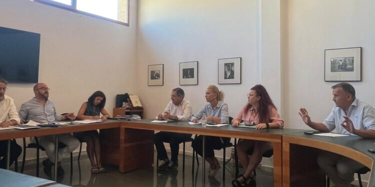 El debate sobre la composición del grupo mixto centra la aprobación del Reglamento Orgánico Municipal (ROM) del Ayuntamiento de Villamayor