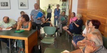 Ayuntamiento y vecinos trabajarán de forma conjunta para atajar el problema de los olores provocados por la fábrica de grasas