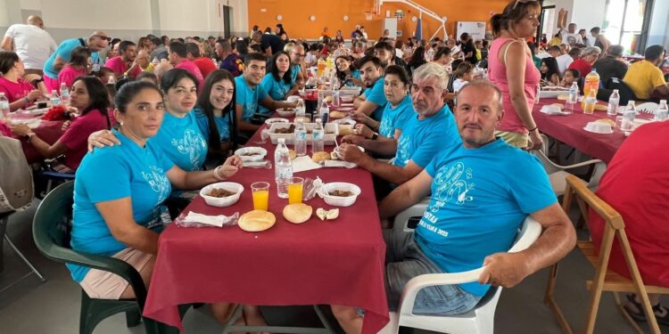 El concurso de disfraces de las peñas, la caldereta popular y las verbenas, principales citas de las Fiestas Fin de Verano en Villares