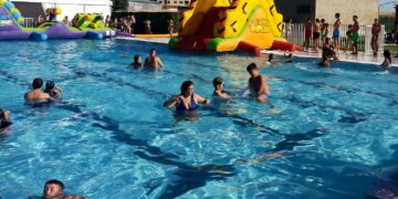 ‘Villares al Fresco’, nueva iniciativa para que los vecinos disfruten de una refrescante tarde en las piscinas y una velada nocturna con dj