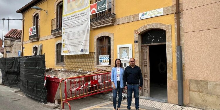 La rehabilitación del antiguo Ayuntamiento de Villares estará terminada en septiembre para acoger la Casa de la Juventud y la Escuela de Música