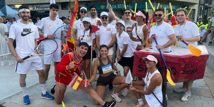 El espectáculo familiar y las peñas llenan de animación y color el inicio de las fiestas para celebrar el fin del verano en Villares