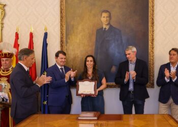 La pregonera de las Ferias y Fiestas, Silvia Domínguez, invita a todos los salmantinos a disfrutar de días de alegría y diversión