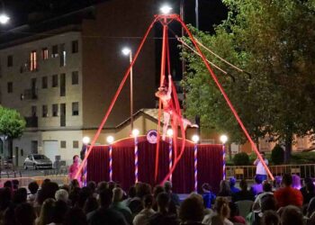 Santa Marta disfruta del humor, el circo y las acrobacias aéreas con el espectáculo de ‘Volatiritormes’