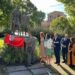 Salamanca homenajea a Agustín Casillas por el 50 aniversario de la escultura del Lazarillo de Tormes y le dedicará la plaza central de La Alamedilla