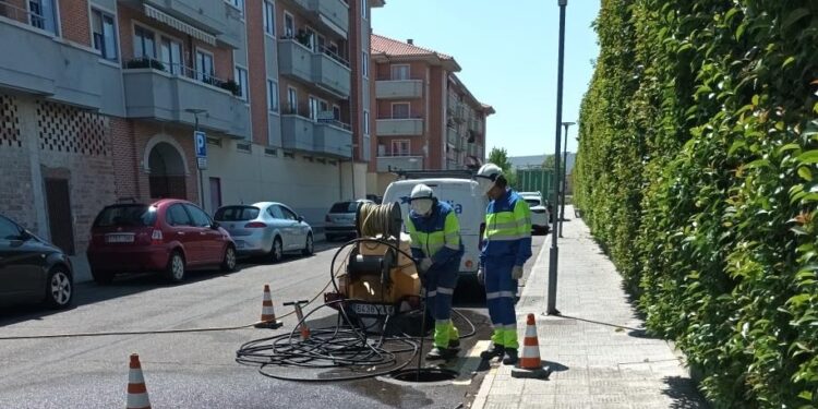 Santa Marta retira más de 25 toneladas de residuos con la limpieza de las alcantarillas y colectores de saneamiento