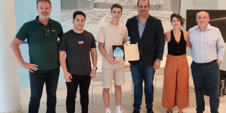 Reconocimiento al joven Samuel Rivas, campeón de España de Europa y del Mundo de pádel