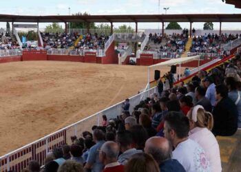 Miles de personas de toda la provincia visitan Salamaq en el primer lleno de la feria