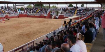 Miles de personas de toda la provincia visitan Salamaq en el primer lleno de la feria