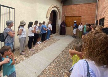 La visita teatralizada recuerda la Batalla de Los Arapiles, la congregación de Santa María de La Serna o la construcción de la aceña