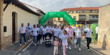 300 vecinos solidarios marchan contra el cáncer en Cabrerizos