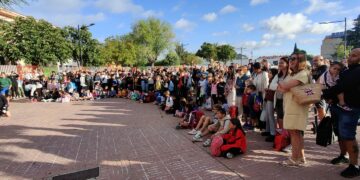 Los profesores del Martín Gaite reciben a los alumnos con la tradicional ‘gaitada’ y disfrazados de boxeadores
