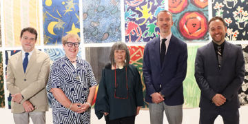 La expo ‘MAKO. El sonido de los pétalos’ muestra dibujos y diseños para tejidos, cerámicas, esmaltes y joyas