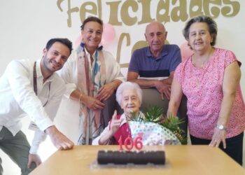 Santa Marta homenajea a una de sus vecinas más longevas en su 106 cumpleaños