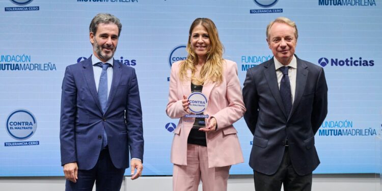 Castellanos y Villares, premiados por sus iniciativas contra la violencia de género entre los jóvenes en la campaña ‘Municipios contra el maltrato’ de Antena3