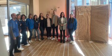 La mejor decoración para el Centro Cultural y la Biblioteca: originales y divertidas figuras con libros descatalogados