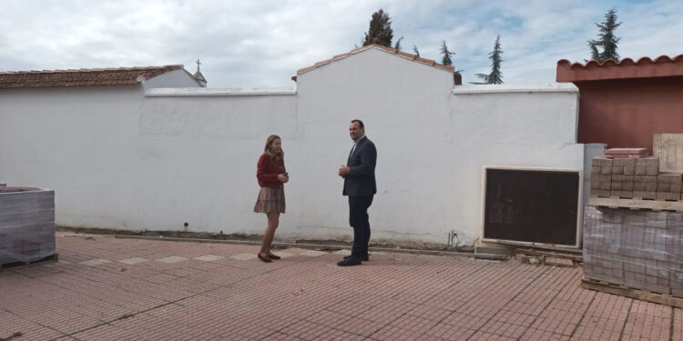 El Ayuntamiento completa las mejoras de la Plaza Tierno Galván con la renovación del acceso desde el parque infantil