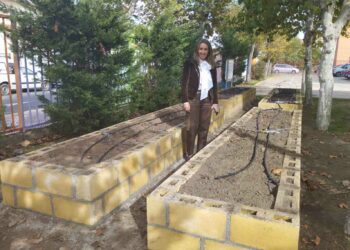 Actualización del huerto de ocio del CEIP San Blas con la construcción de bancales más resistentes
