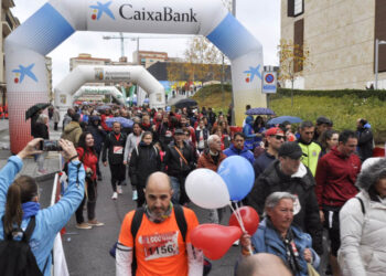 Más de 3.000 personas se unen a la marea roja de AVIVA y caminan a favor de la inclusión  y la visibilización de las personas más vulnerables