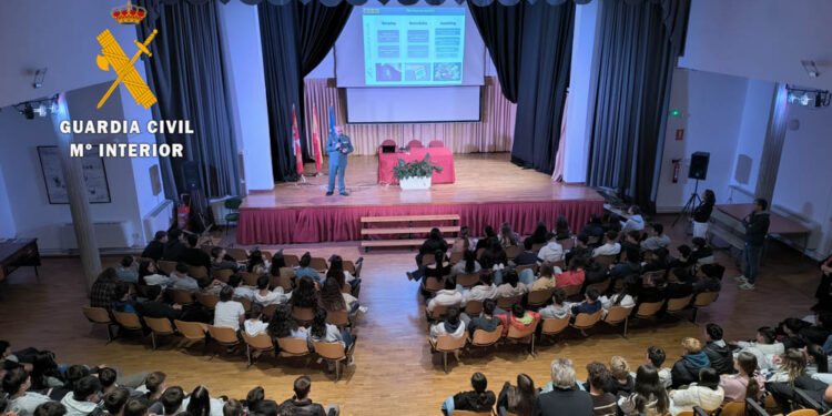 Arranca la Ciberliga que formará y concienciará a 600 jóvenes de Salamanca en el uso responsable de las tecnologías