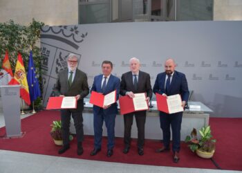 La Junta busca facilitar el acceso de los ciudadanos a los procesos de la administración con la eliminación de las trabas burocráticas