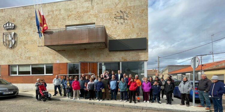 Doñinos guarda un minuto de silencio en solidaridad con las víctimas de la Dana