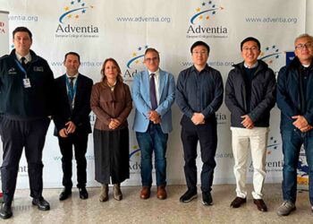 Una delegación china se interesa en el grado en Piloto de Aviación Comercial y Operaciones Aéreas de la USAL