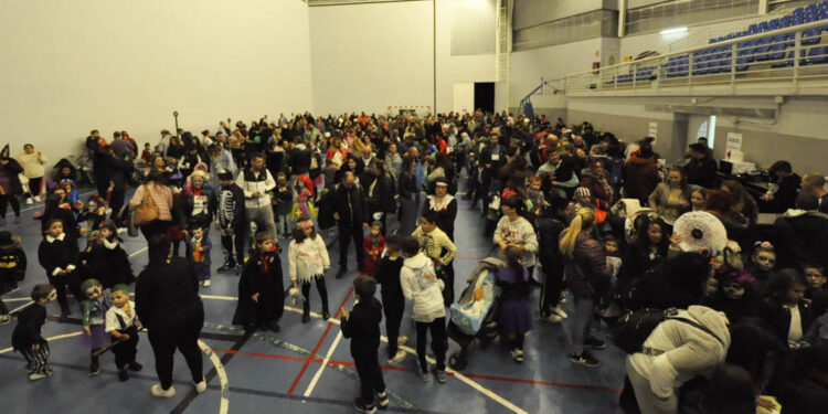 Los disfraces y las ganas de disfrutar de los más pequeños conquistan las calles de Santa Marta