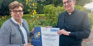 La Universidad Pontificia entrega los 1.339 euros del bocadillo solidario del UPSAFest al Centro Ave María de Santa Marta
