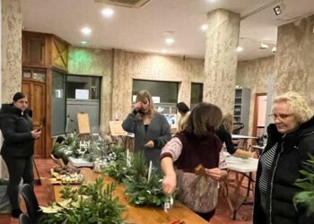 Villamayor ofrece talleres terapéuticos para ayudar a sus vecinos con espondilitis y dolencias reumáticas