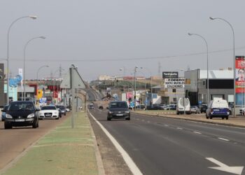 Villares revisará la red de agua en el polígono para detectar las fugas que provocan que el gasto se dispare