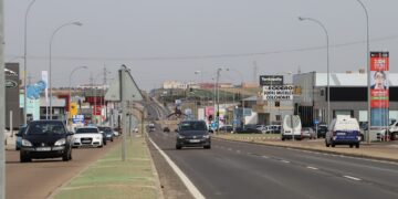 Villares revisará la red de agua en el polígono para detectar las fugas que provocan que el gasto se dispare