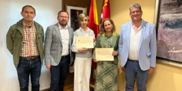 Cabrerizos entrega a AECC y Pyfano los 1.000 euros recaudados en la paella solidaria de las Fiestas del Señor