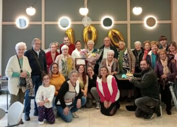 Castellanos rinde homenaje a su vecina Pura de la Mano en la celebración de sus 100 años