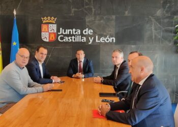 Santa Marta traslada a la Junta y a la empresa concesionaria del transporte metropolitano su preocupación por las averías, las incidencias y los retrasos en el servicio