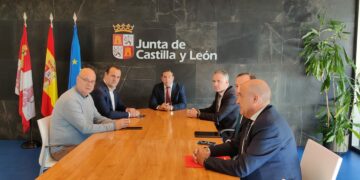 Santa Marta traslada a la Junta y a la empresa concesionaria del transporte metropolitano su preocupación por las averías, las incidencias y los retrasos en el servicio