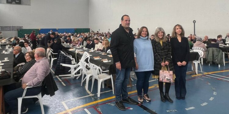 Más de 500 mayores de la provincia disfrutan en Santa Marta de su día de fiesta y convivencia