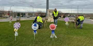 Villamayor se adelanta a la Navidad y comienza los talleres de adornos para decorar las calles