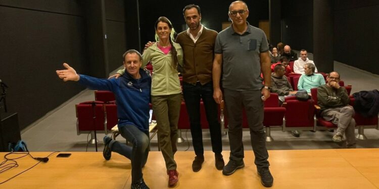 Los alpinistas Pipi Cardell y Denis Urubko atraen a cientos de montañeros a la X ‘CharrAventura’ en Villamayor