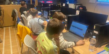 Carbajosa forma a los vecinos en nuevas tecnologías para ampliar sus competencias digitales en las gestiones diarias