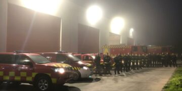 Seis dotaciones con 17 bomberos salen del parque de Villares para ayudar en Valencia