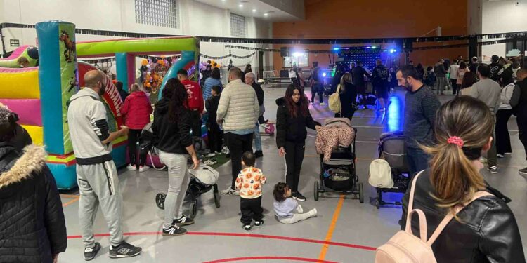 Villares celebra Halloween tras la suspensión por las inundaciones causadas por la DANA
