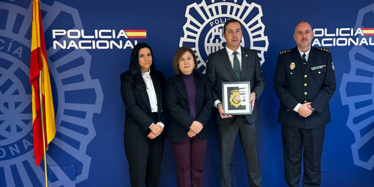 La Policía Nacional se forma con Iberdrola para intervenir en situaciones de riesgo con instalaciones eléctricas