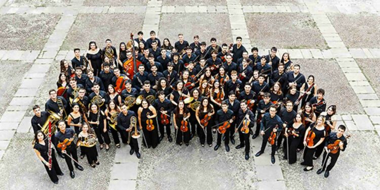 La Universidad de Salamanca recibe a la Joven Orquesta Nacional para preparar los conciertos de la gira