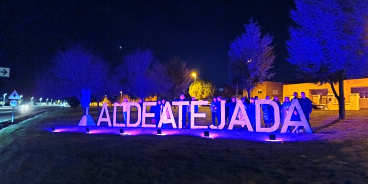 Aldeatejada celebra el 25N con la lectura de un manifiesto y homenajeando a las víctimas de la violencia machista