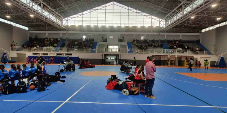 Las ‘joyas’ del baloncesto femenino de Castilla y León disputan en Santa Marta la Liga Autonómica
