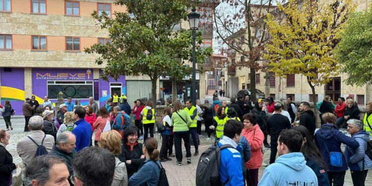 150 personas participan en la marcha solidaria a favor de los afectados por la DANA